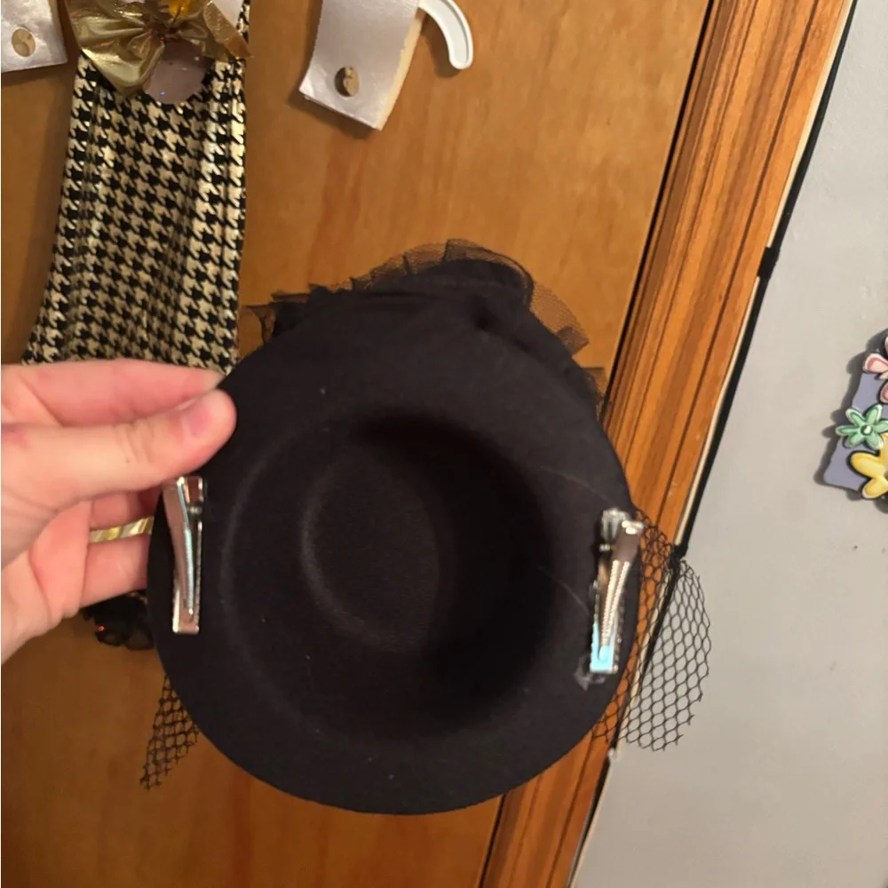 Black and Gold Dance Costume Child Large - Picture 9 of 9